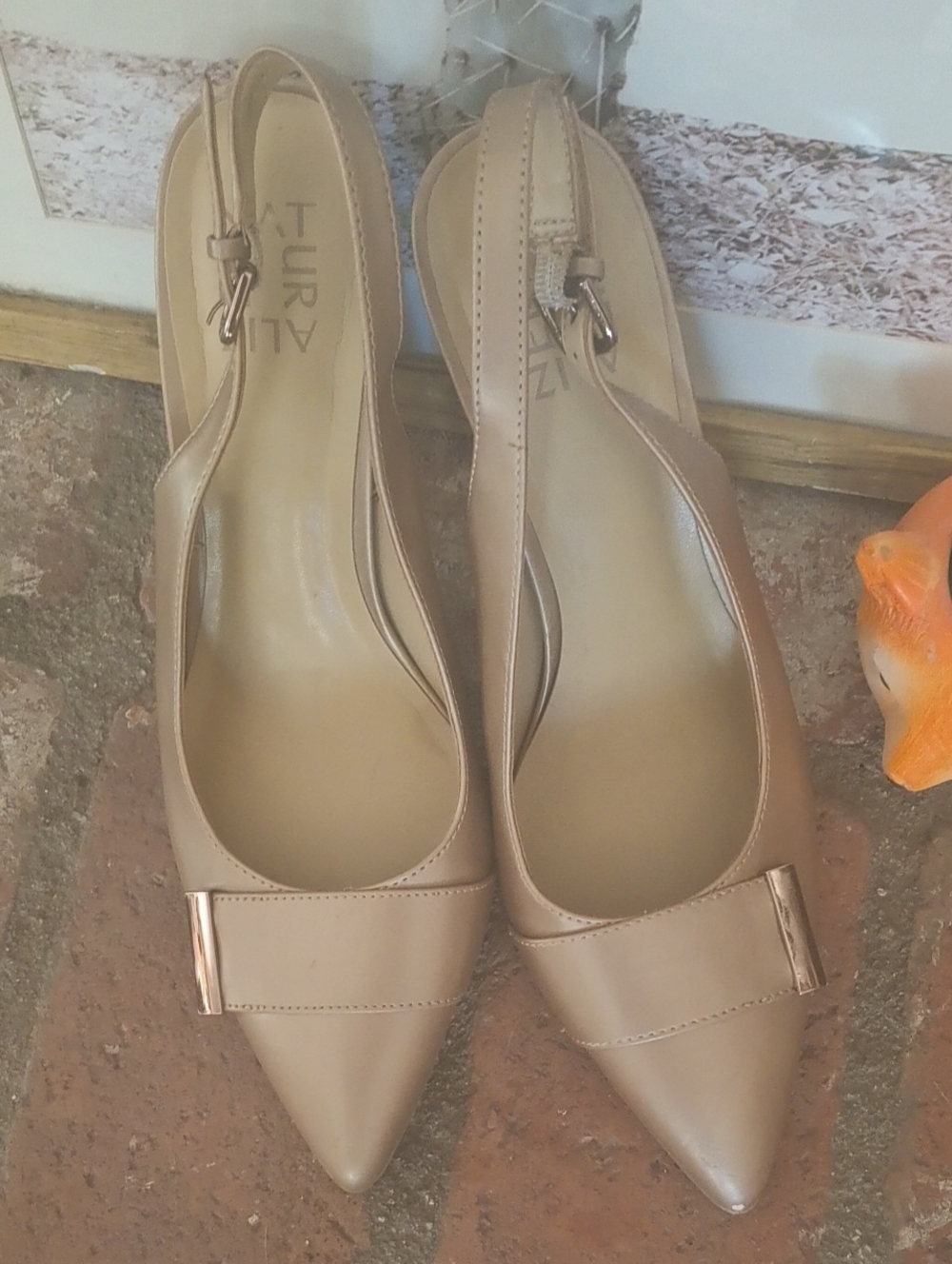 Naturalizer Monica Kitten Heel Taupe Pointed Slingback Metallic Accent